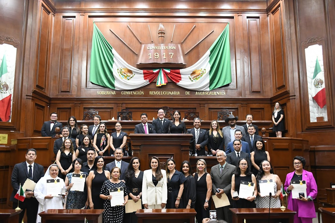 Congreso Legislativo Condecora A Ciudadanas Y Ciudadanos Del Estado De